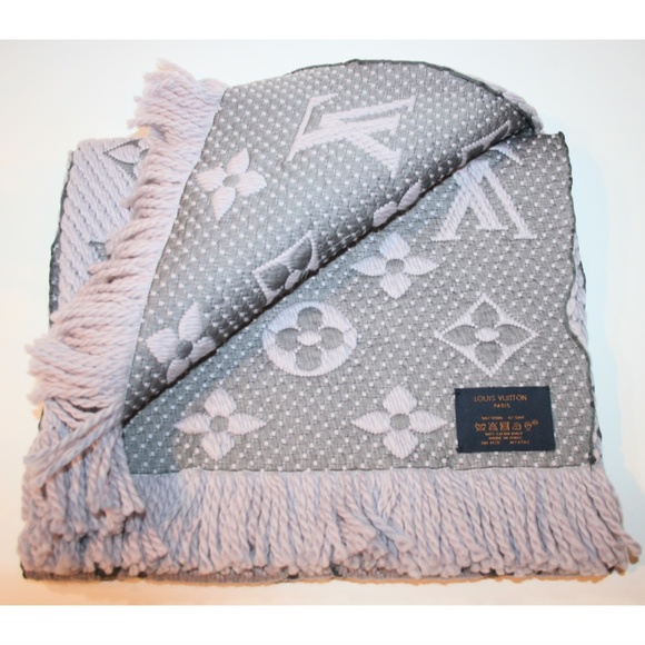 Louis Vuitton LV Monogram Logomania Wool Pearl Grey Scarf - Picture 3 of 5